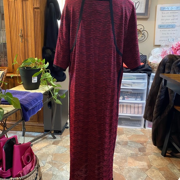 BEAUTIFUL - Picture 5 of 5